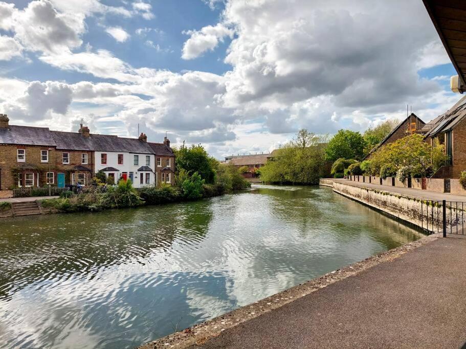 Stunning Riverside Oxford Apartment With Parking 외부 사진